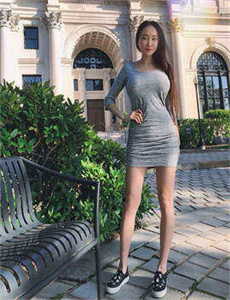 男人与女人亲嘴-钢管舞大赛视频